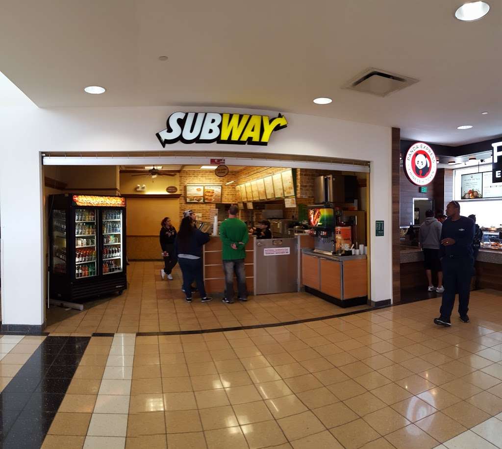 Subway Restaurants | 13783 W Tollway Oasis Srv Rd, Lake Forest, IL 60045, USA | Phone: (224) 532-8510
