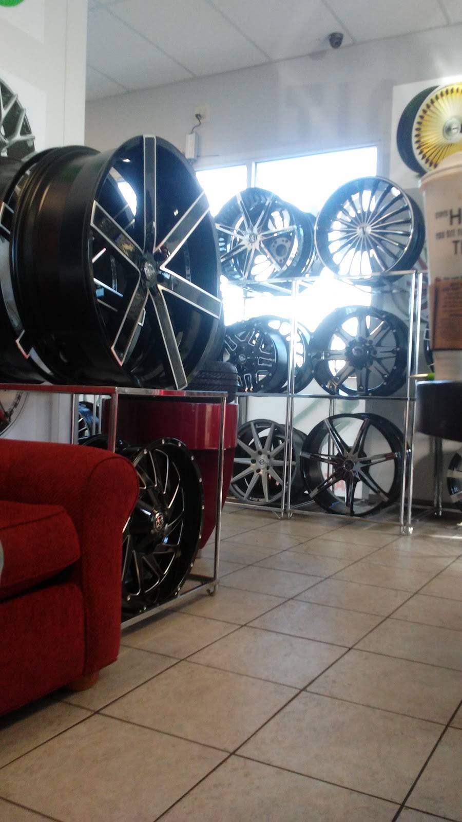 Tires mobile Llantera 24/7 | 2981 E Charleston Blvd #101, Las Vegas, NV 89104, USA | Phone: (702) 406-7196