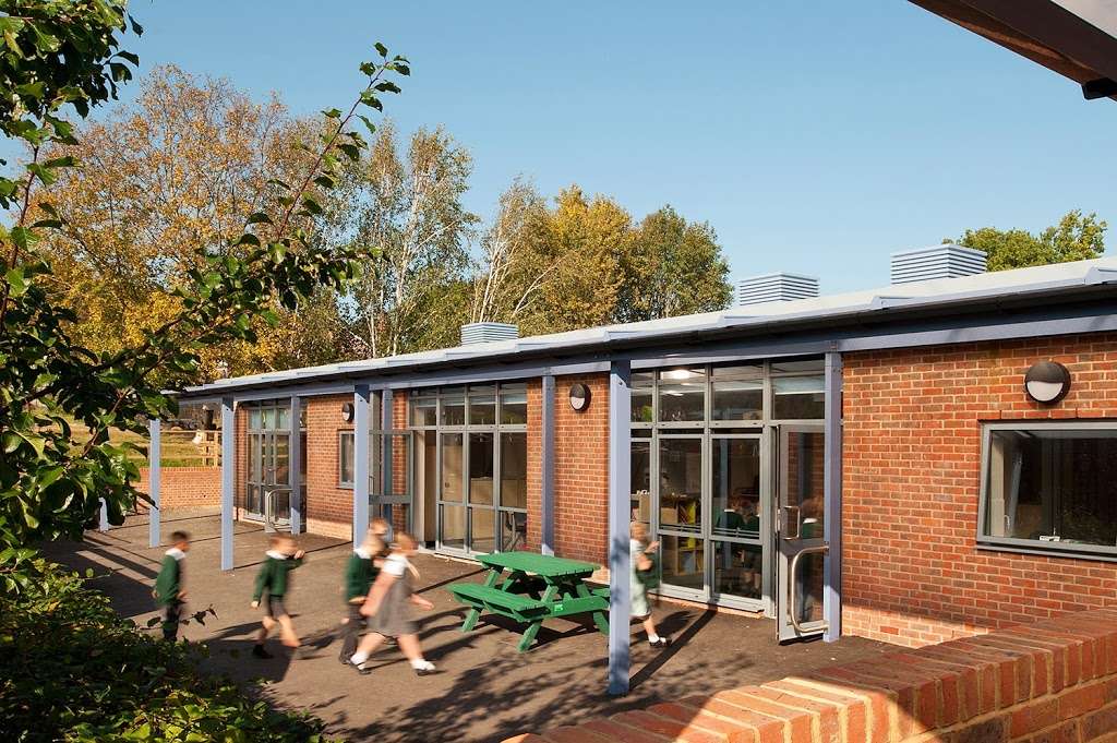 Estcots Primary School | Bourg-De-Peage Ave, East Grinstead RH19 3TY, UK | Phone: 01342 327473