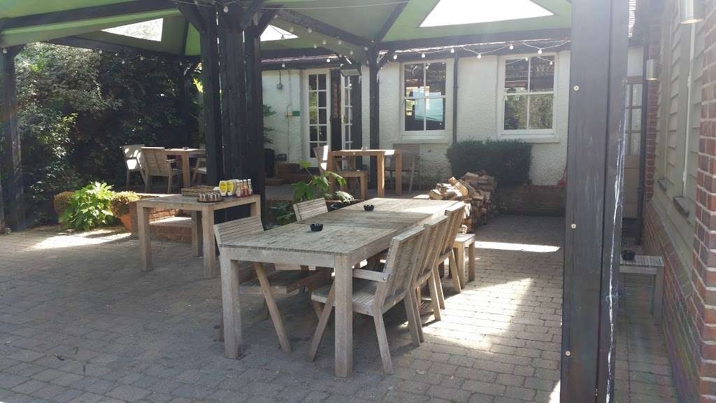 White Horse | 1 White Horse Ln, Burnham Green, Datchworth, Welwyn AL6 0HA, UK | Phone: 01438 798100