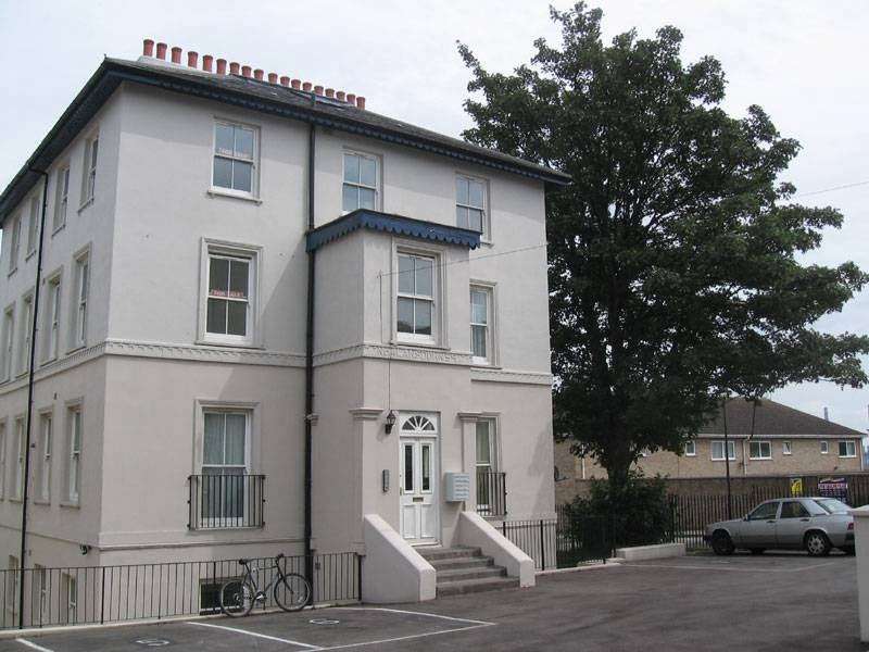 Gravesend Apartments | 3 Lansdowne Square, Gravesend DA11 9LX, UK | Phone: 020 8944 1444