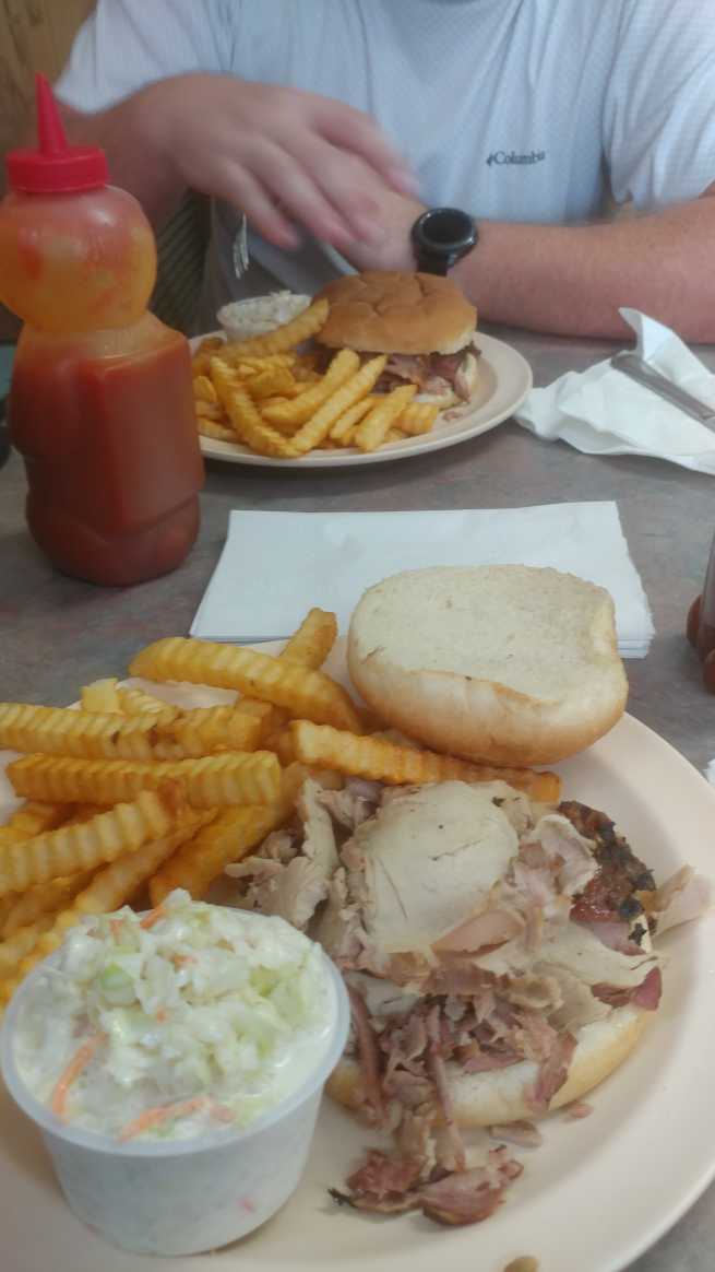 Old Crow Real Pit Bar-B-Q | 41100 FL-19, Umatilla, FL 32784 | Phone: (352) 669-3922