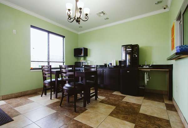 Palace Inn Sam Houston Race Park | 8920 West Rd, Houston, TX 77064, USA | Phone: (713) 937-8000