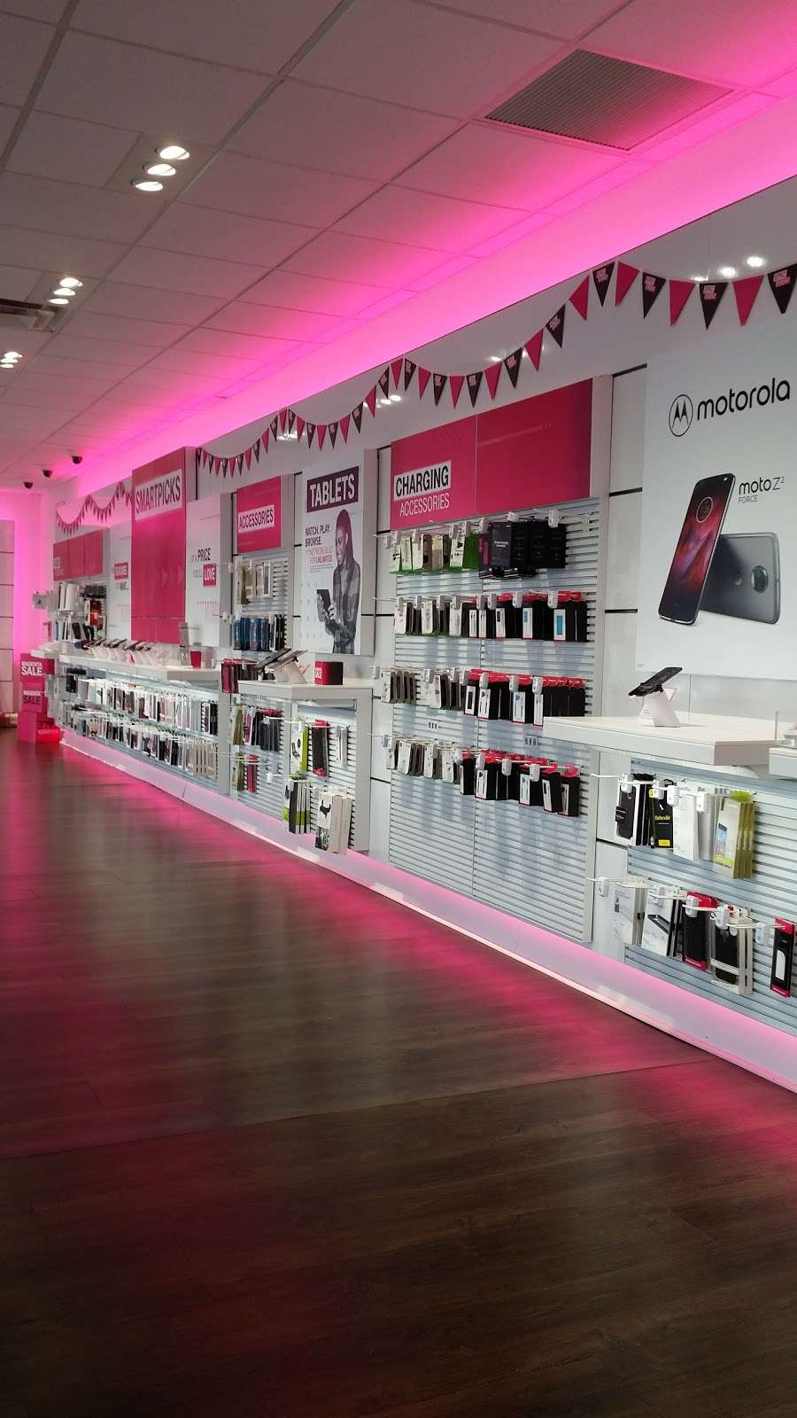 T-Mobile | 590 Hempstead Turnpike, West Hempstead, NY 11552 | Phone: (516) 489-0475