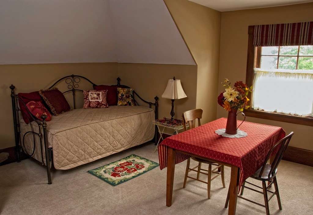 Hawthorn, A Bed and Breakfast | 1 Hawthorne Pl, Independence, MO 64052, USA | Phone: (816) 252-2607