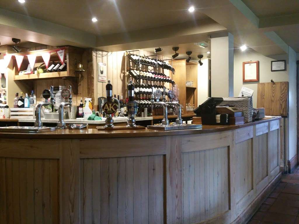 Three Horseshoes | Hooks Cross, A602, Watton at Stone, Datchworth, Hertford SG14 3RY, UK | Phone: 01920 830391