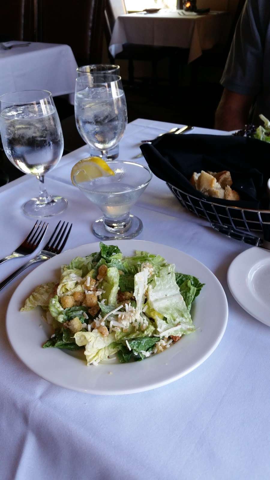 The Oaks Restaurant | 29500 N Lower Valley Rd, Tehachapi, CA 93561, USA | Phone: (661) 821-5521