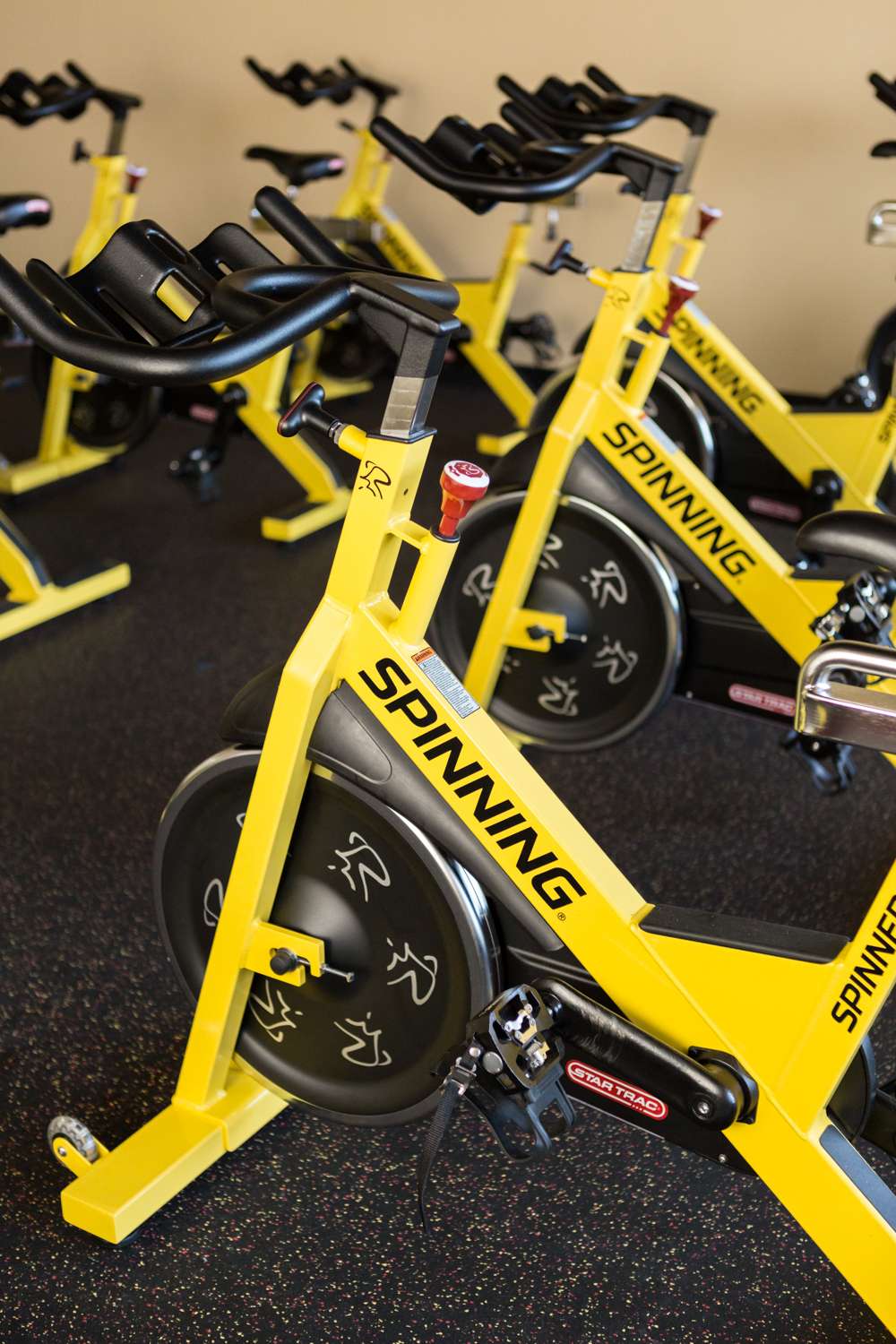 Retro Fitness | 2 Garfield Ave, Jersey City, NJ 07305, USA | Phone: (201) 472-5493