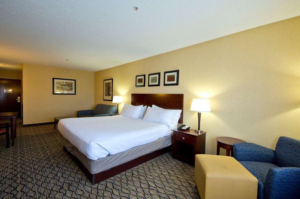 Holiday Inn Express Winchester South Stephens City | 165 Town Run Ln, Stephens City, VA 22655, USA | Phone: (540) 869-0909