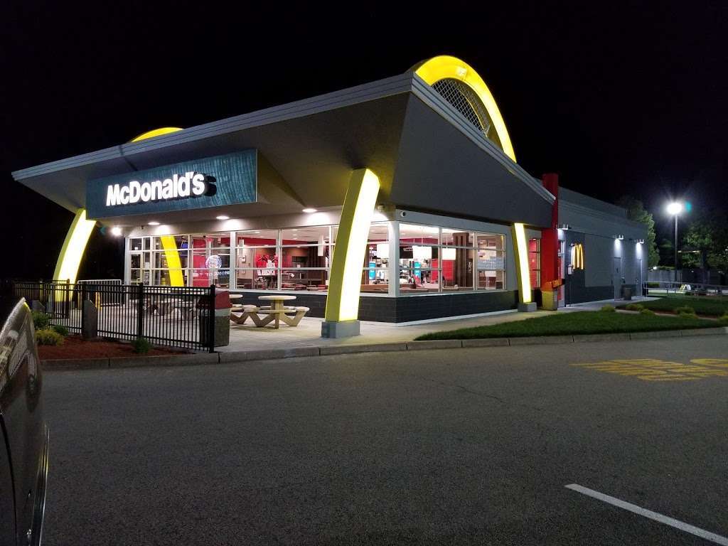 McDonalds | 117 Market St, Rockland, MA 02370, USA | Phone: (781) 982-0760