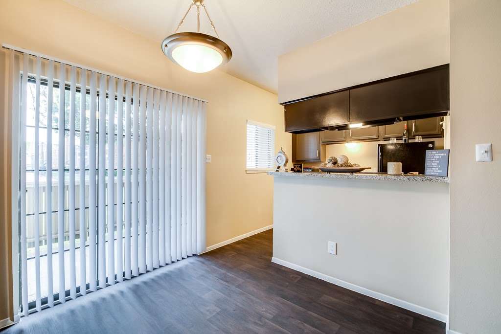 Bristol Apartment Living | 4055 Frankford Rd, Dallas, TX 75287, USA | Phone: (855) 328-4429