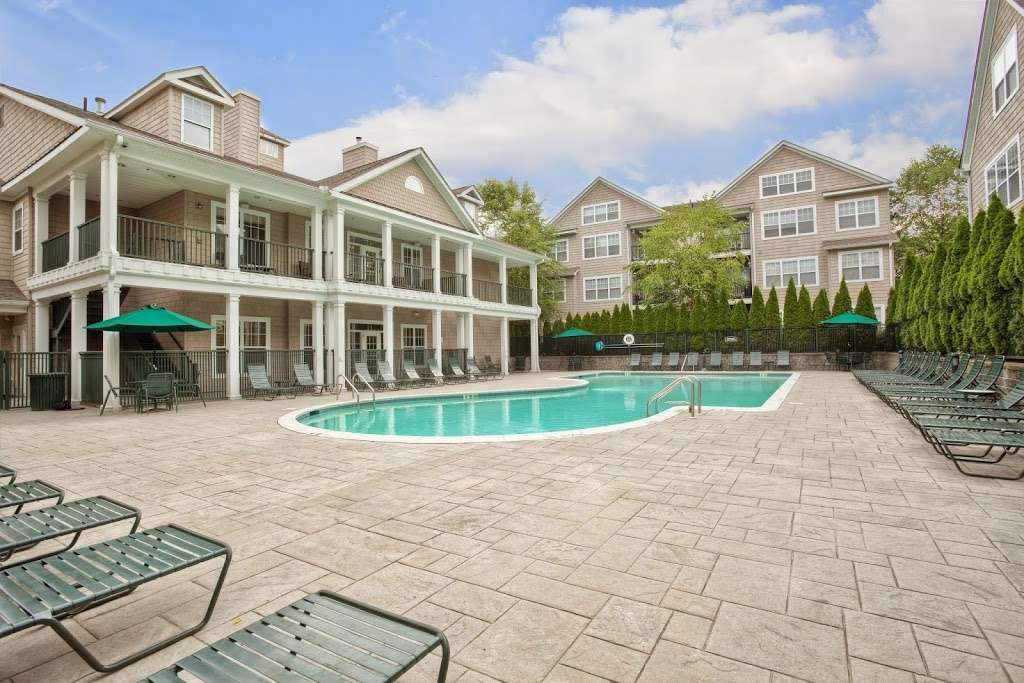 Avalon Darien | 137 Hollow Tree Ridge Rd, Darien, CT 06820, USA | Phone: (203) 280-1171