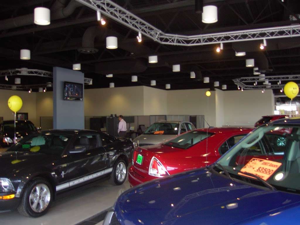 Friendly Ford Inc - Used & Pre Owned Ford Car Dealership | 333 E Irving Park Rd, Roselle, IL 60172, USA | Phone: (630) 405-2285