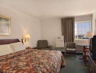 Days Inn by Wyndham Butler | 100 S, Fran Ave, Butler, MO 64730, USA | Phone: (660) 679-4544