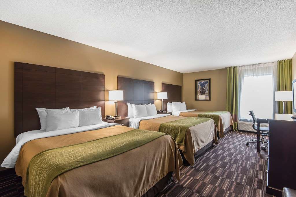 Comfort Inn & Suites Kansas City - Northeast | 7300 NE Parvin Rd, Kansas City, MO 64117, USA | Phone: (816) 454-3500