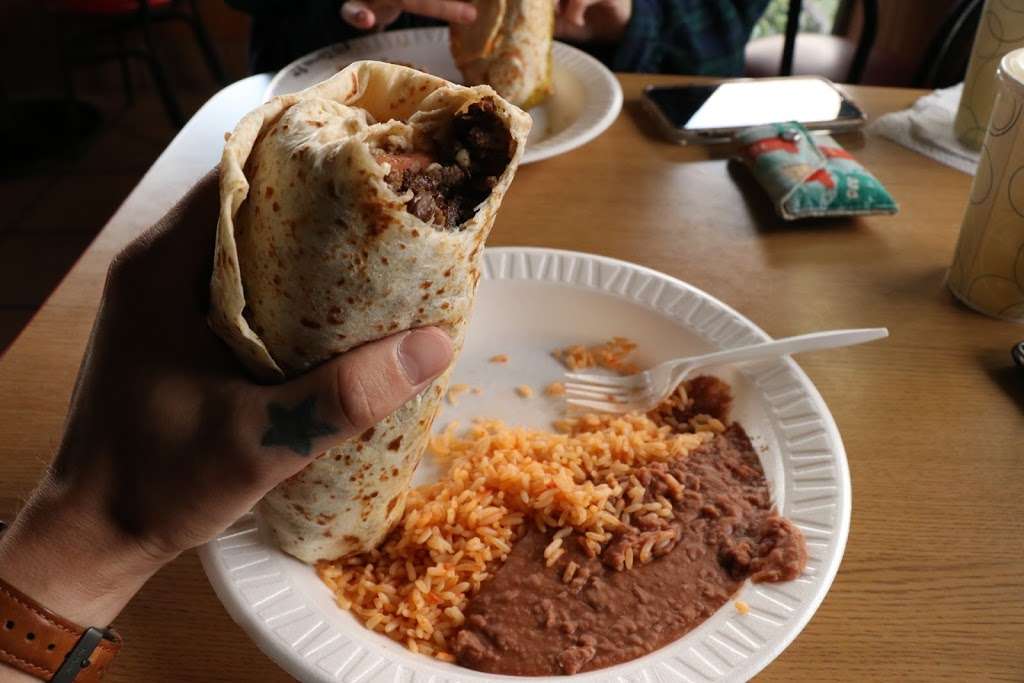 El Famous Burrito | 904 N York St, Elmhurst, IL 60126 | Phone: (630) 516-0905