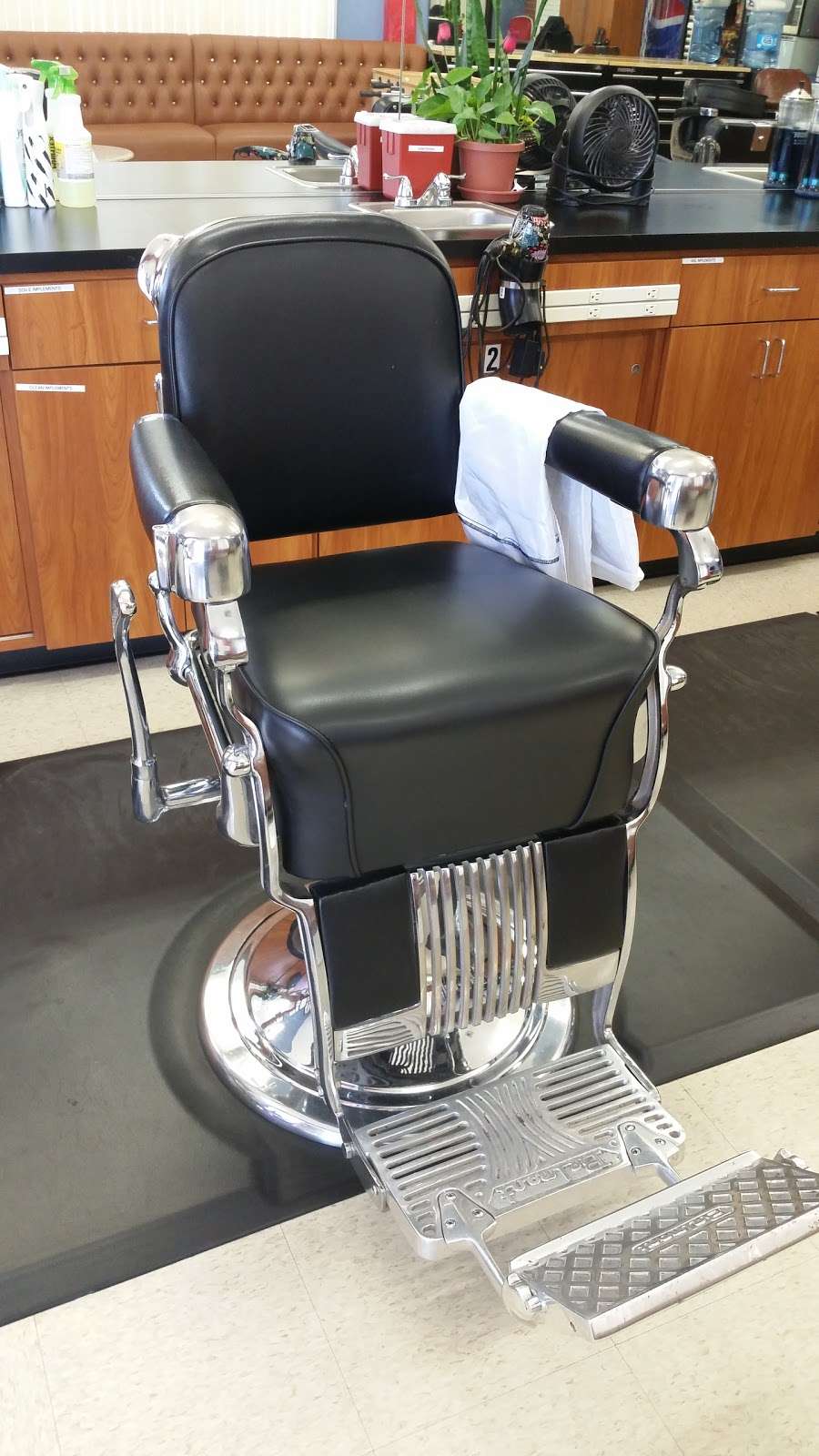 The Corner Barber Shop | 10635 Burbank Blvd, North Hollywood, CA 91601 | Phone: (818) 821-3741