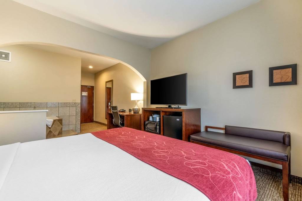 Comfort Suites Downtown Sacramento | 226 Jibboom St, Sacramento, CA 95814, USA | Phone: (916) 446-9400