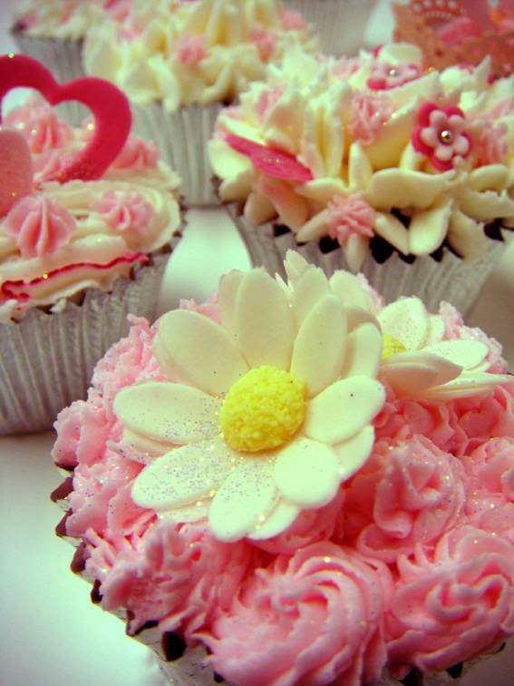 Couture Cakes and Dreams | 209 Colyer Rd, Northfleet, Gravesend DA11 8AT, UK | Phone: 07786 637713