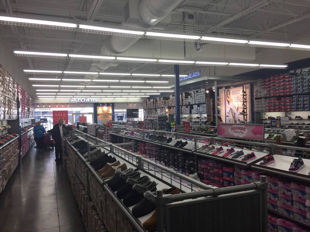 SKECHERS Factory Outlet | 2950 W I-20 #926, Grand Prairie, TX 75052 | Phone: (972) 352-2084