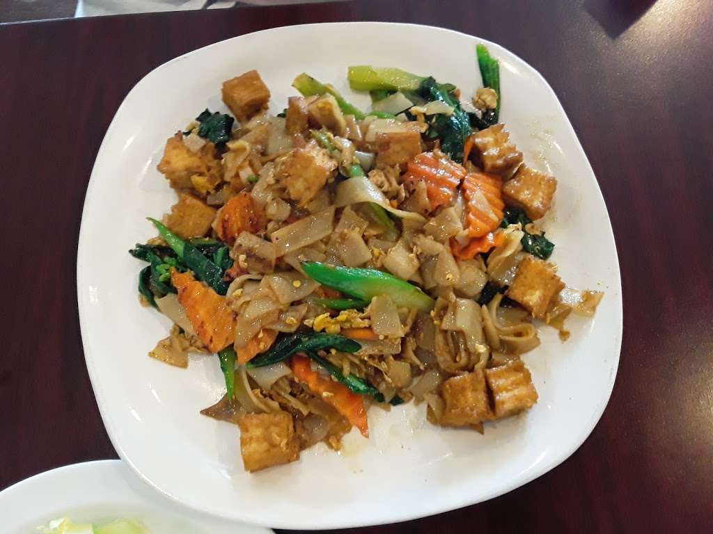 Thai Wok In | 15917 TX-105, Montgomery, TX 77356, USA | Phone: (936) 588-3411