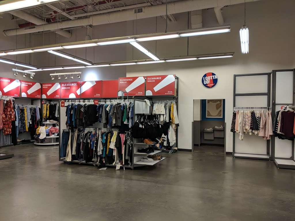 Old Navy | 381 Gateway Dr, Brooklyn, NY 11239, USA | Phone: (718) 235-4756