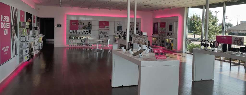 T-Mobile | 1215 W Pioneer Pkwy Ste 270, Grand Prairie, TX 75051, USA | Phone: (469) 212-7611