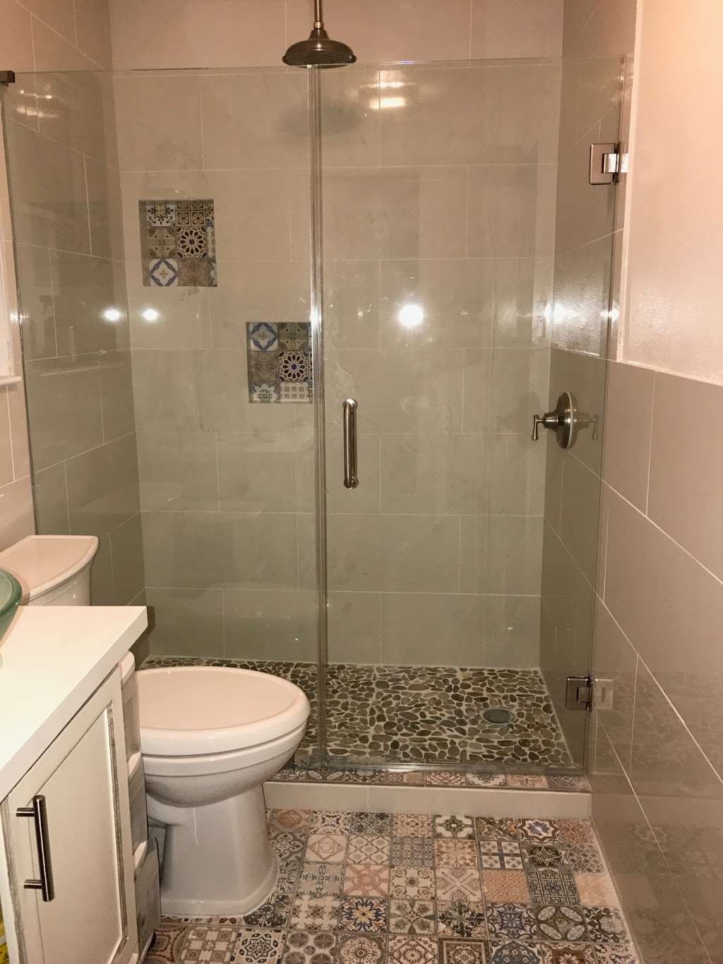 Shower Door King | 7118 Navigation Blvd, Houston, TX 77011, USA | Phone: (713) 923-7350