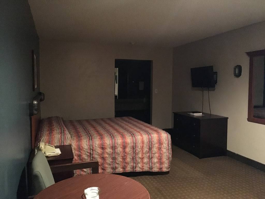 Gateway Lodge Motel | 4453 Reading Rd, Cincinnati, OH 45229, USA | Phone: (513) 242-2593