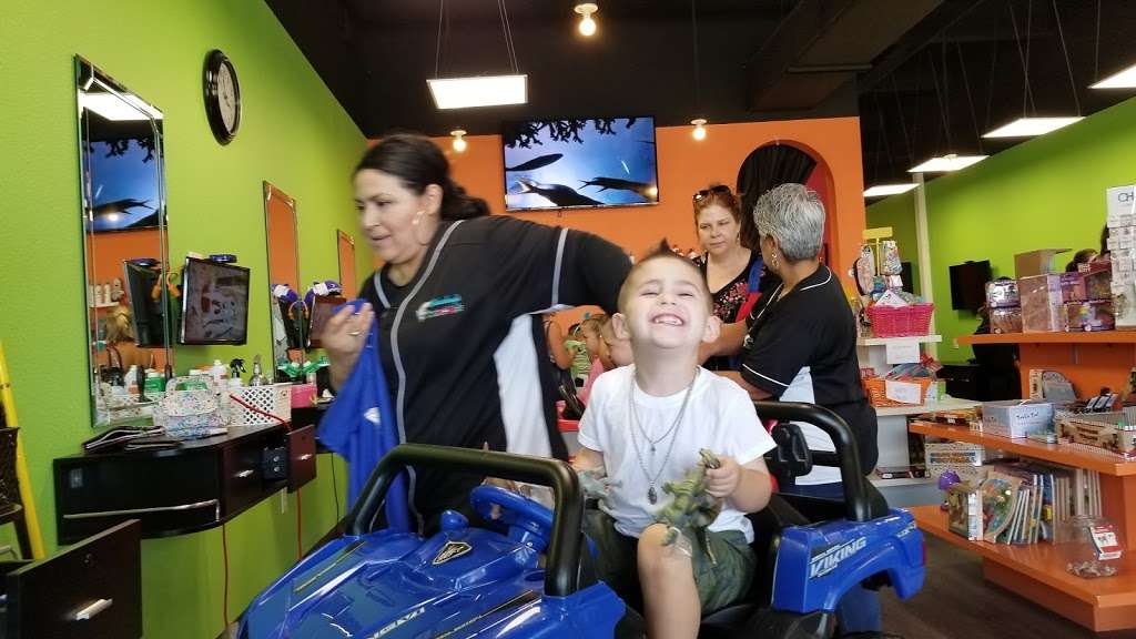 Sharkeys Cuts For Kids - Stone Oak | 238 N Loop 1604 W #207, San Antonio, TX 78232, USA | Phone: (210) 496-9200