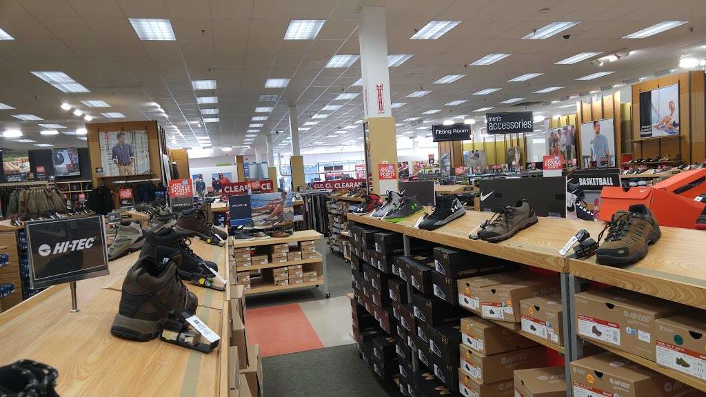 Bobs Stores Footwear & Apparel | 700 Boston Rd, Billerica, MA 01821, USA | Phone: (978) 671-0088