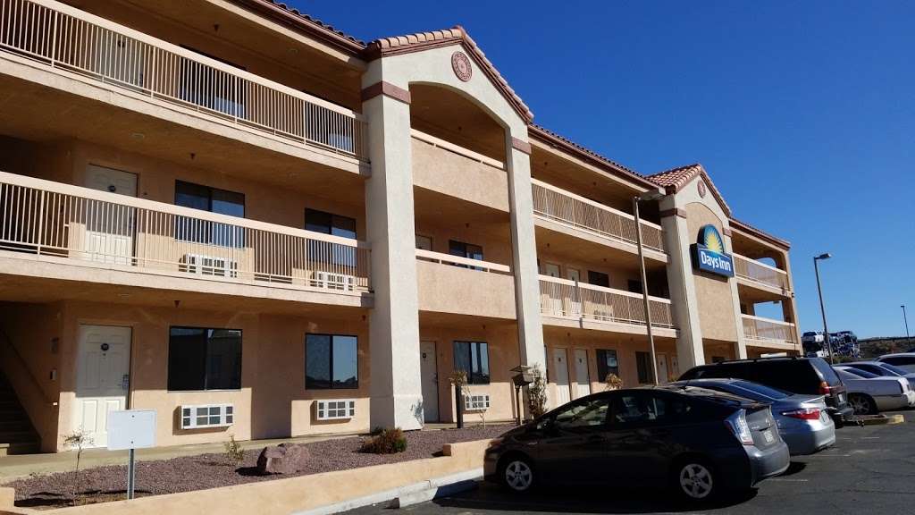 Days Inn by Wyndham South Lenwood | 2551 Commerce Pkwy, Barstow, CA 92311, USA | Phone: (760) 659-3680