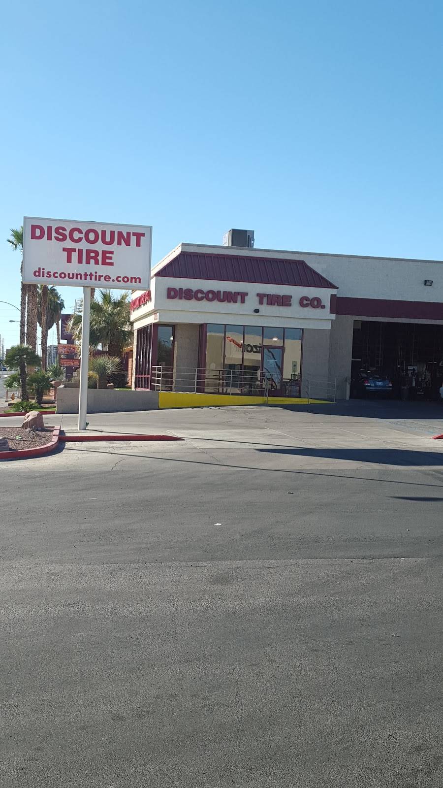 Discount Tire | 3835 S Maryland Pkwy, Las Vegas, NV 89119, USA | Phone: (702) 794-4338