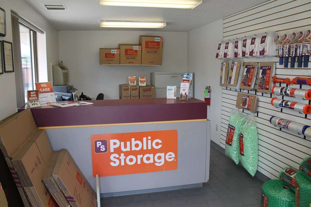 Public Storage | 900 W Layton Ave, Milwaukee, WI 53221, USA | Phone: (414) 395-0271