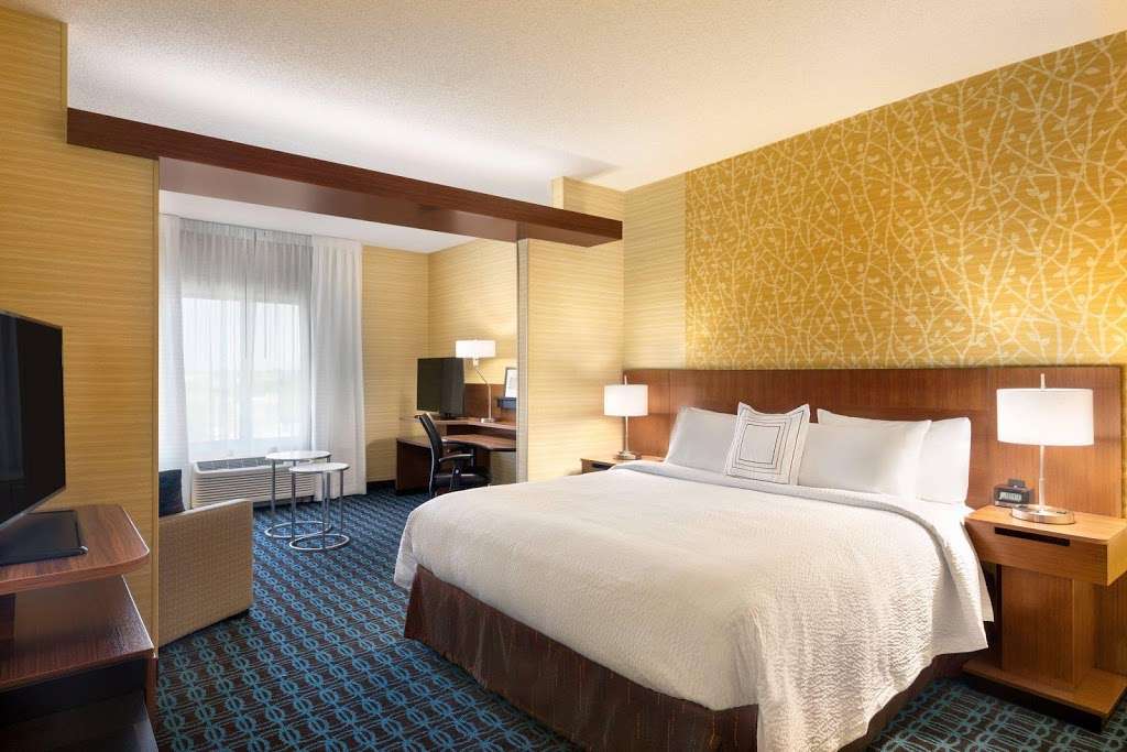 Fairfield Inn & Suites by Marriott Lancaster East at The Outlets | 2270 Lincoln Hwy E, Lancaster, PA 17602, USA | Phone: (717) 295-9100