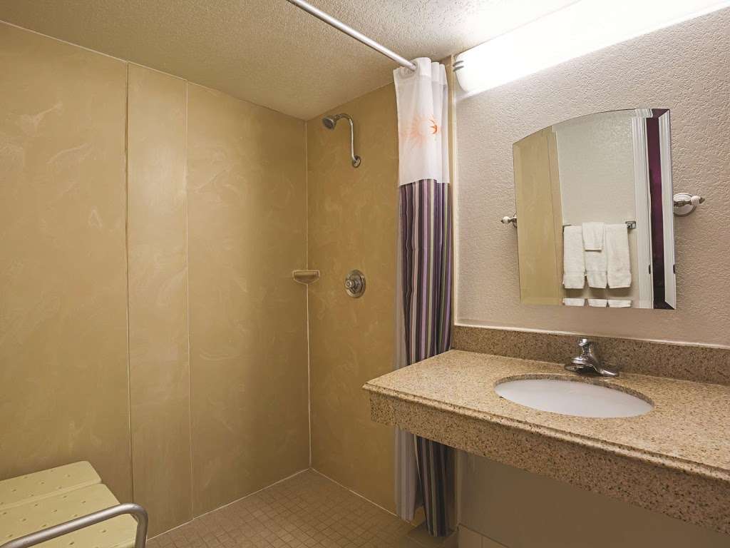 La Quinta Inn by Wyndham Galveston East Beach | 1402 Seawall Blvd, Galveston, TX 77550, USA | Phone: (409) 763-1224