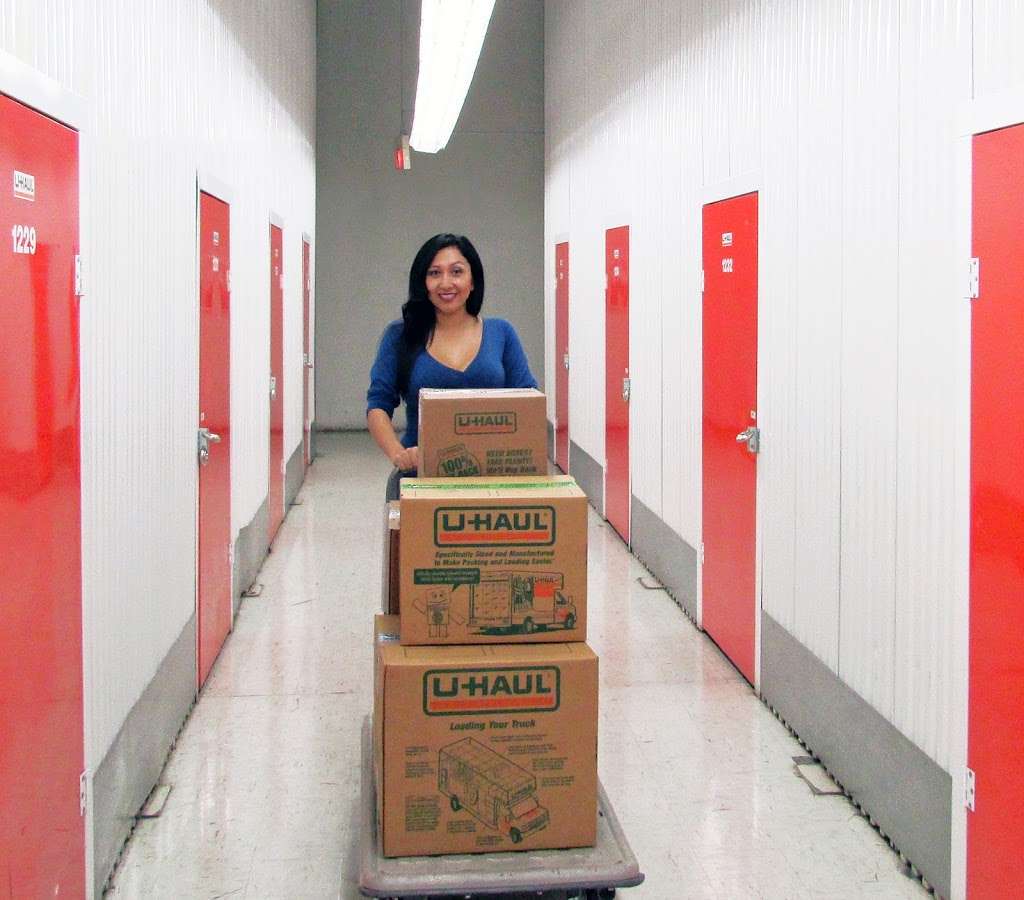 U-Haul Moving & Storage at 26th & Indian School Rd | 2626 E Indian School Rd, Phoenix, AZ 85016, USA | Phone: (602) 977-0902