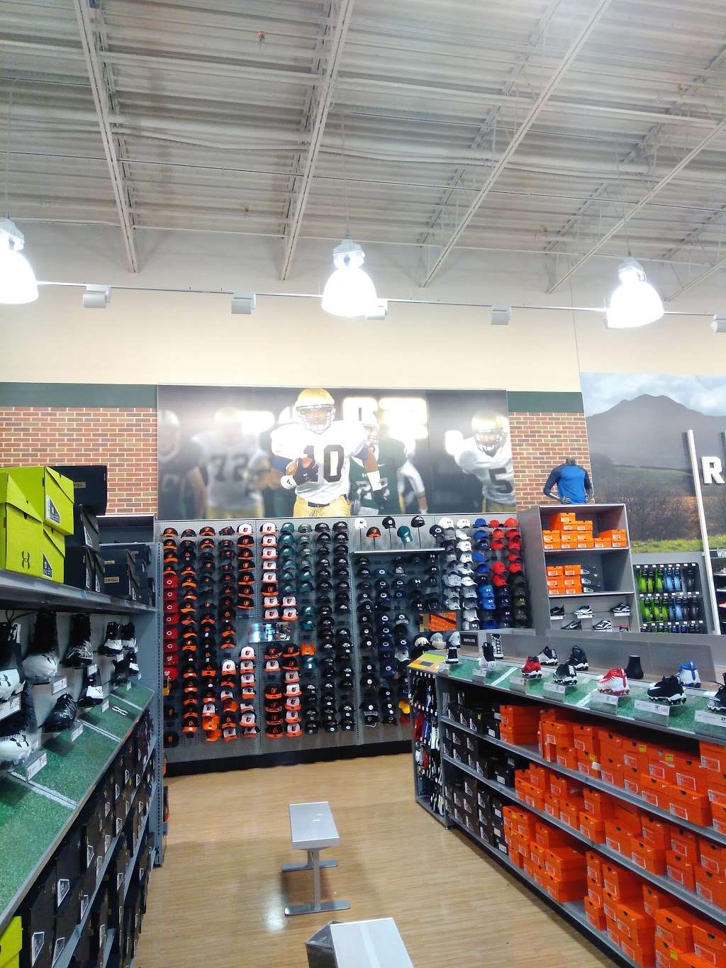 DICKS Sporting Goods | 1320 Lincoln Way E Unit 1, Chambersburg, PA 17202, USA | Phone: (717) 446-8115