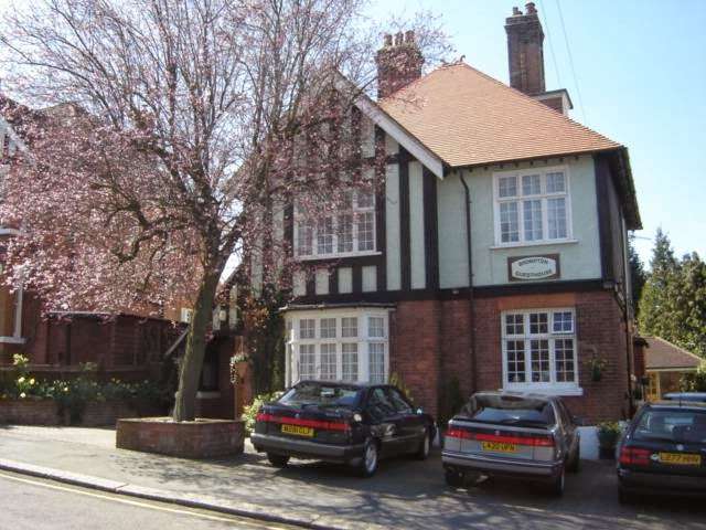 Brompton Guest House | 6 Crossland Rd, Redhill RH1 4AN, UK | Phone: 01737 765613