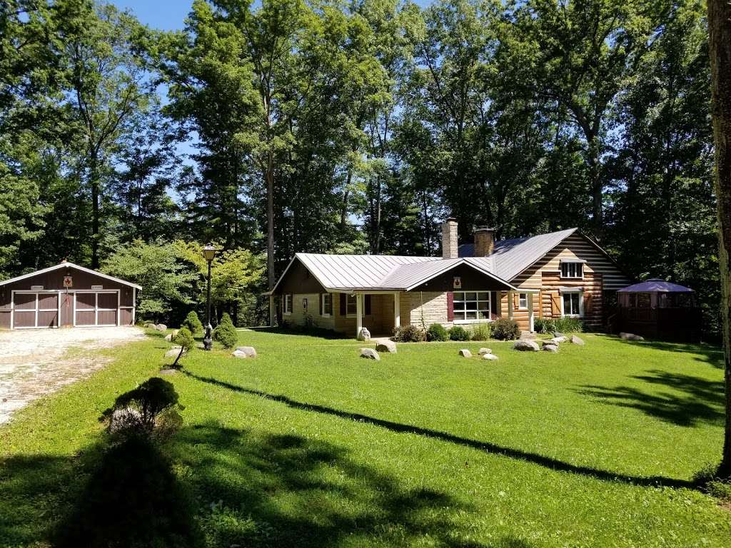 Boulders Lodge Vacation Home | 461 E Fruitdale Rd, Morgantown, IN 46160 | Phone: (317) 508-2628