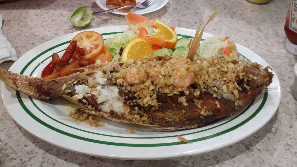 Mariscos El Veneno | 4151, 6835 S Pulaski Rd, Chicago, IL 60629, USA | Phone: (773) 735-7888
