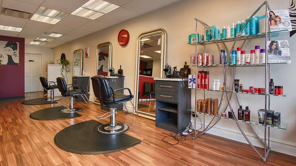 Deelightful Hair Salon | 7943 Ogden Ave, Lyons, IL 60534 | Phone: (708) 442-7022