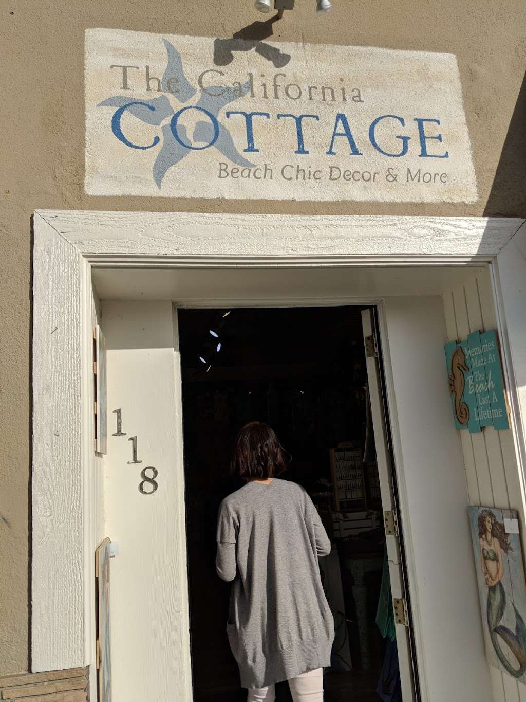 The California Cottage | 118 Main St, Seal Beach, CA 90740, USA | Phone: (562) 598-8900