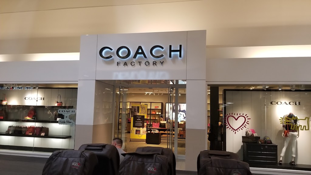 COACH Outlet | 3000 Grapevine Mills Pkwy Space 209A, Grapevine, TX 76051, USA | Phone: (972) 355-8984