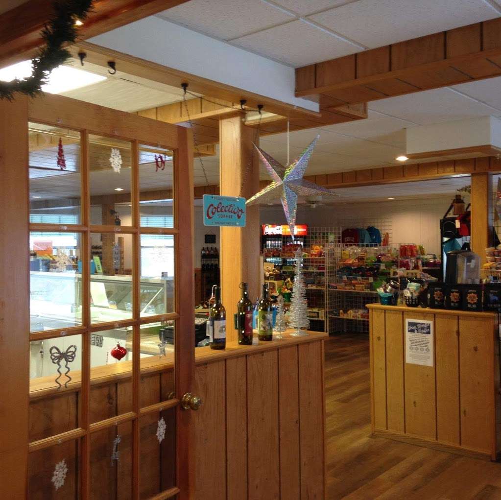 The Delavan Lake Store | 2001 N Shore Dr, Delavan, WI 53115, USA | Phone: (262) 725-6747