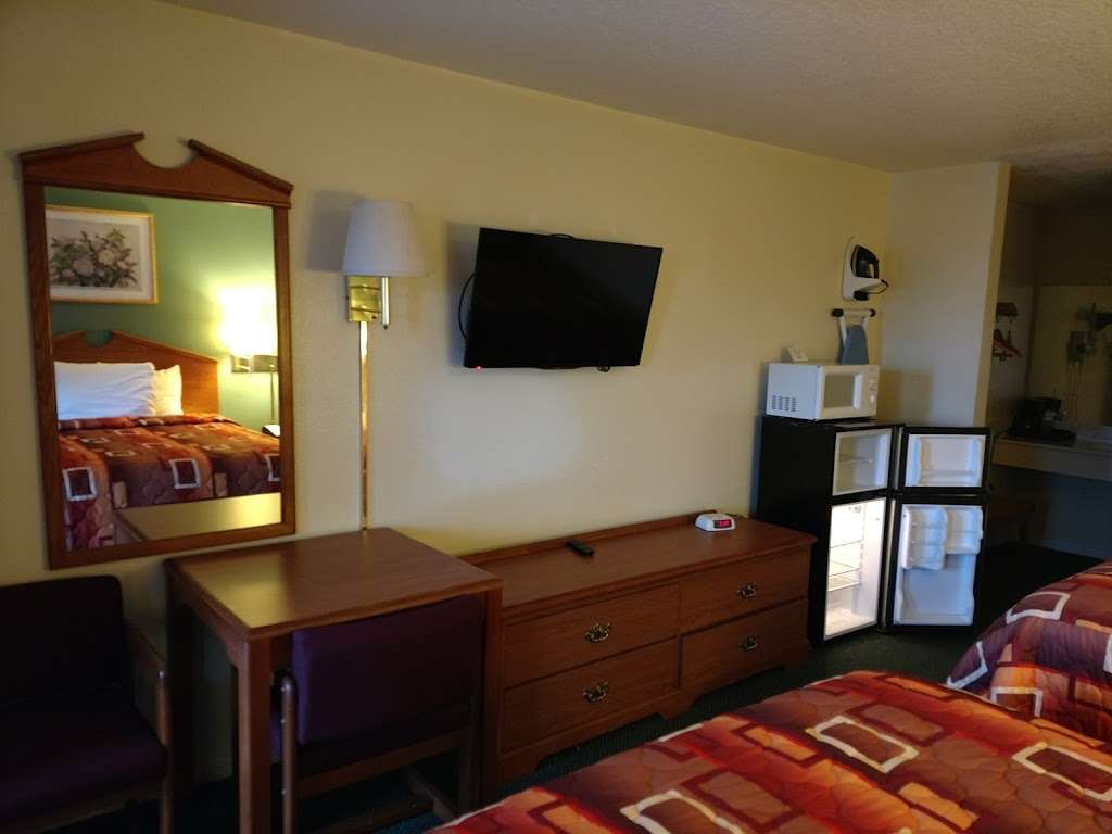 Summit Inn | 51325 US-290, Hempstead, TX 77445, USA | Phone: (979) 826-4400