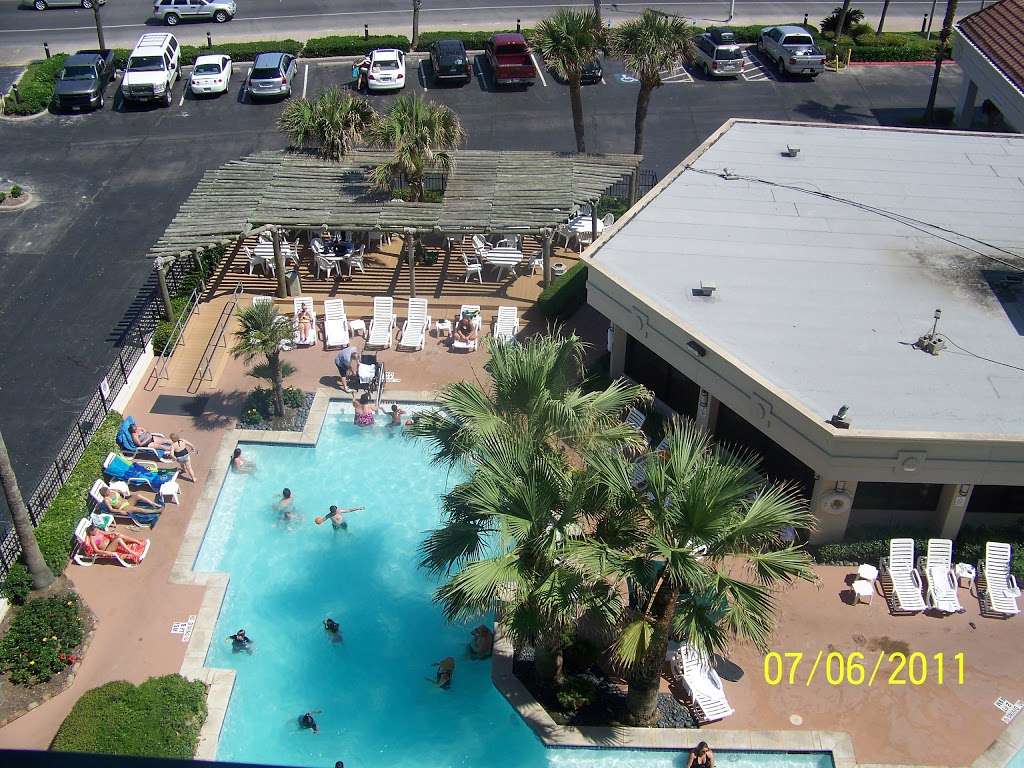 Holiday Inn Resort Galveston-On The Beach | 5002 Seawall Blvd, Galveston, TX 77551, USA | Phone: (409) 740-5300