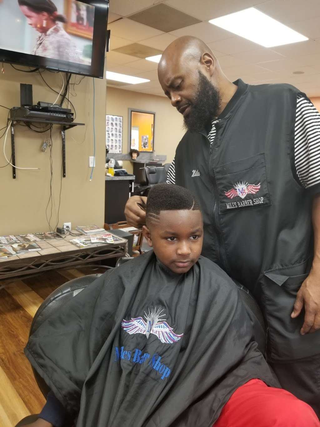 Miles Barbershop | 7611 S Osborne Rd #206, Upper Marlboro, MD 20772 | Phone: (301) 574-2887