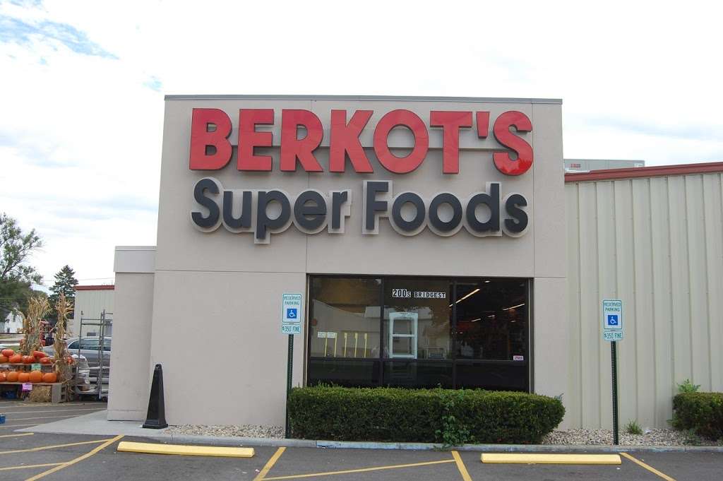 Berkots Super Foods | 200 S Bridge St, Aroma Park, IL 60910, USA | Phone: (815) 933-4131