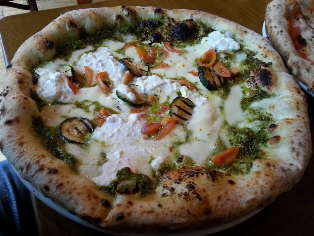 Pizzeria Di Camden | 195 Royal College St, London NW1 0SG, UK | Phone: 020 7284 3388